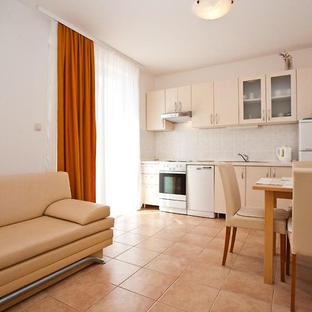 Apartments Glibo Near The Sea And Town Center! 크르크 외부 사진