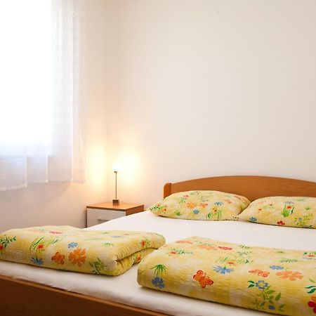 Apartments Glibo Near The Sea And Town Center! 크르크 외부 사진