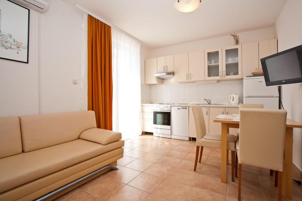 Apartments Glibo Near The Sea And Town Center! 크르크 외부 사진
