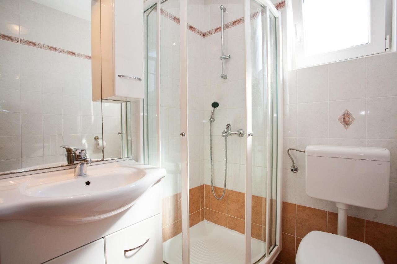 Apartments Glibo Near The Sea And Town Center! 크르크 외부 사진