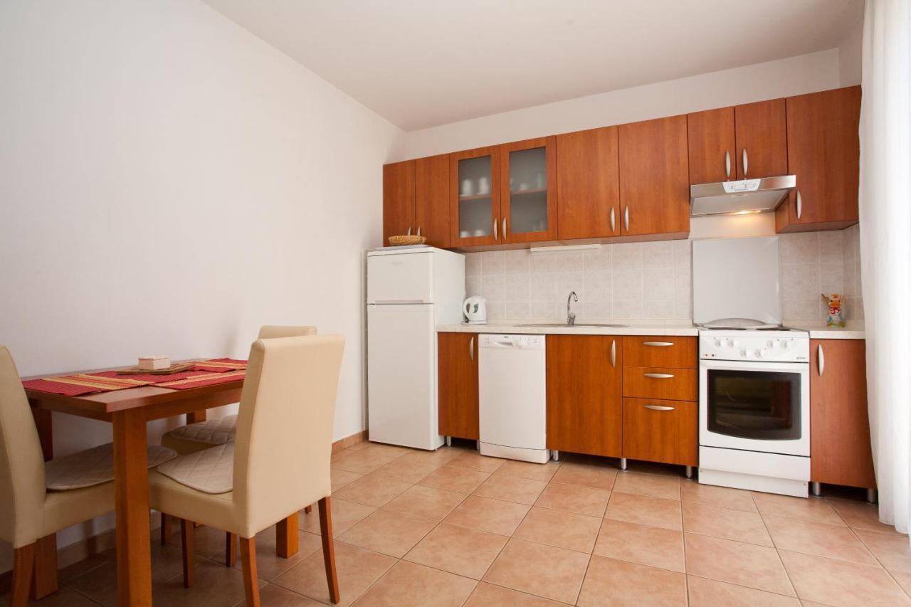 Apartments Glibo Near The Sea And Town Center! 크르크 외부 사진