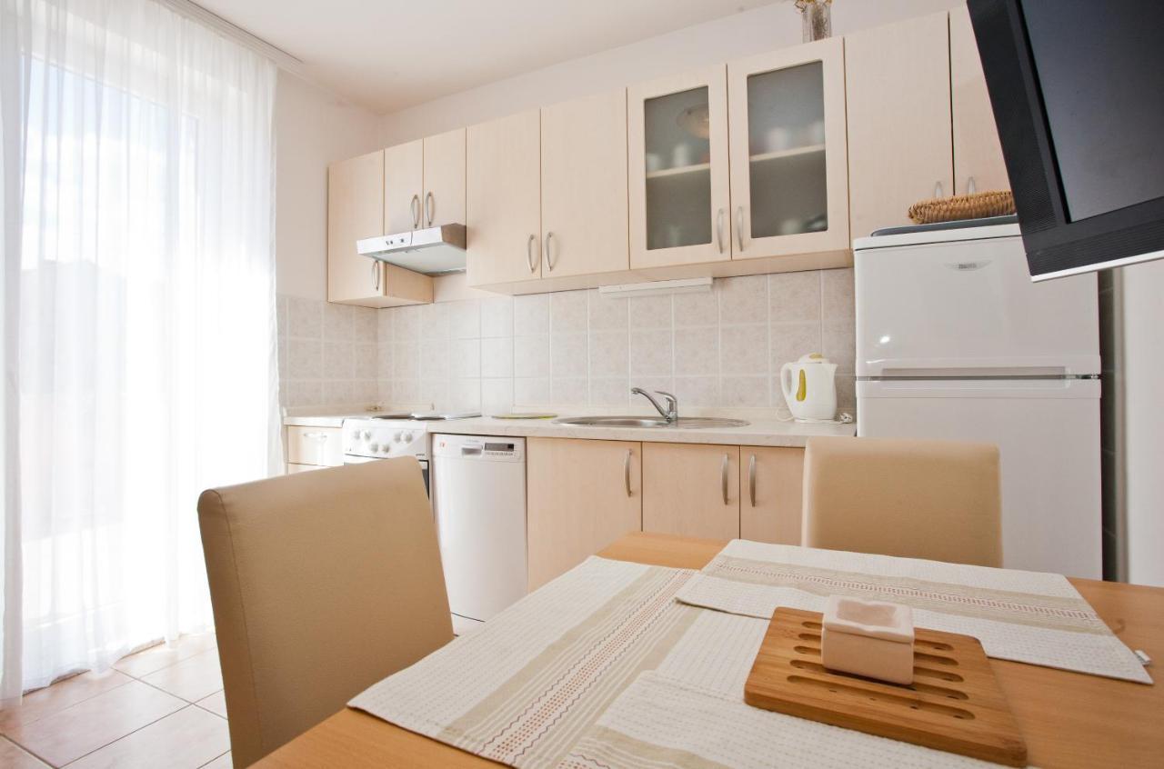 Apartments Glibo Near The Sea And Town Center! 크르크 외부 사진