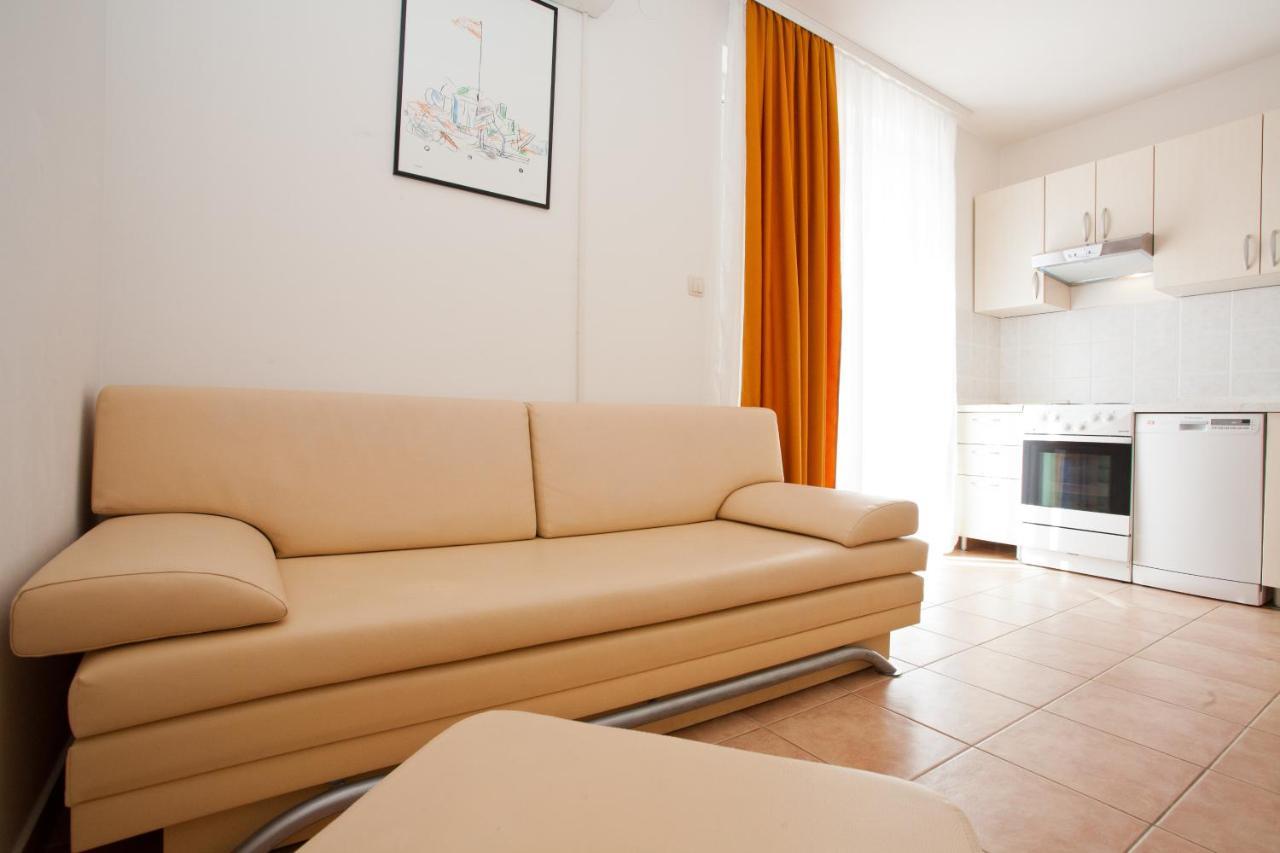 Apartments Glibo Near The Sea And Town Center! 크르크 외부 사진