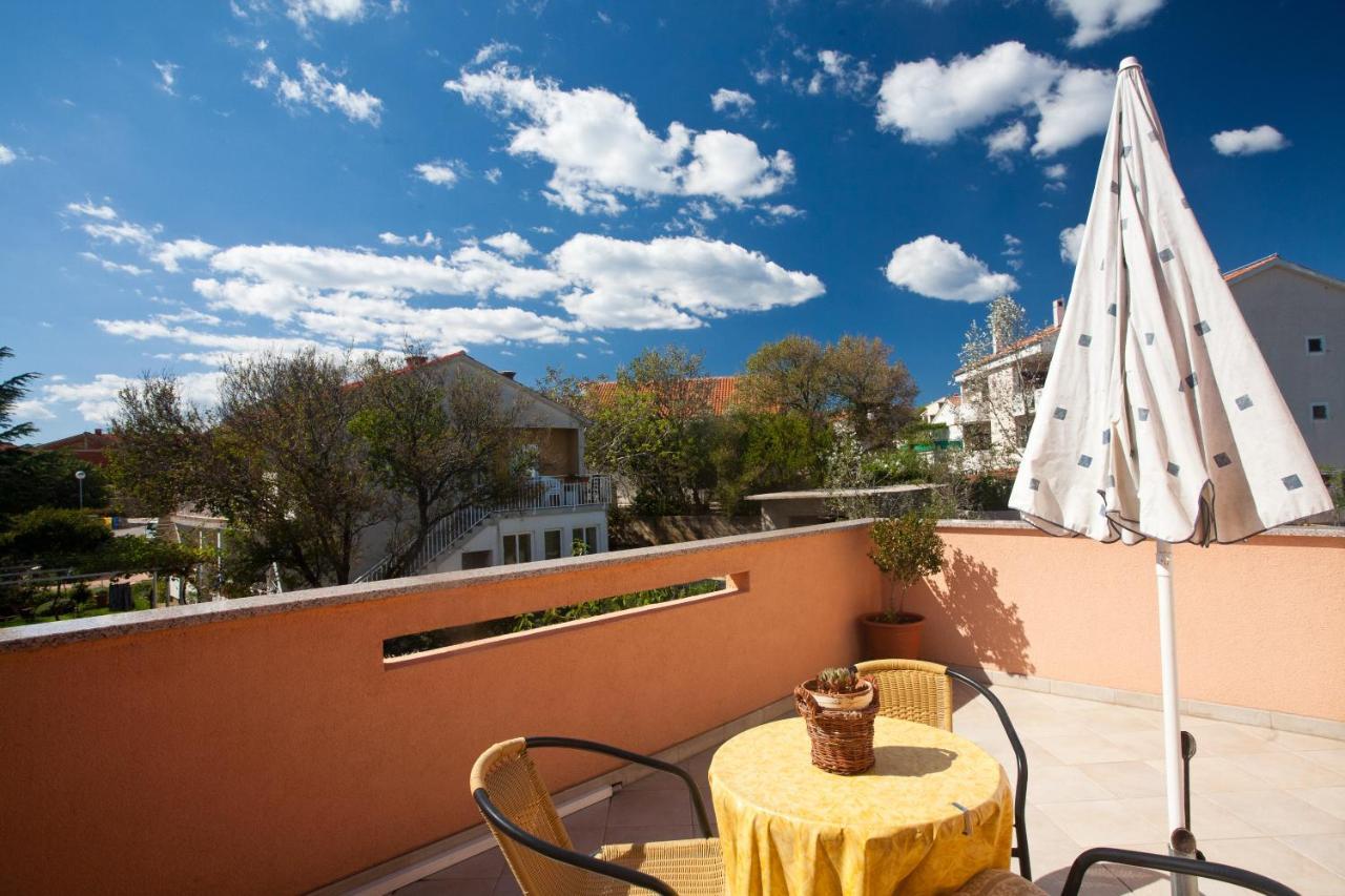 Apartments Glibo Near The Sea And Town Center! 크르크 외부 사진