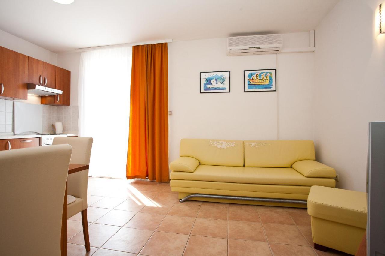 Apartments Glibo Near The Sea And Town Center! 크르크 외부 사진